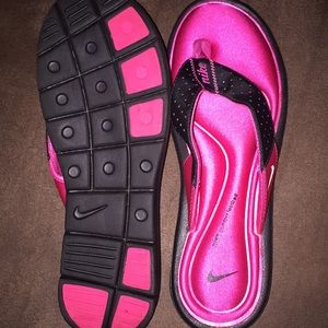 Nike comfort footbed sandals